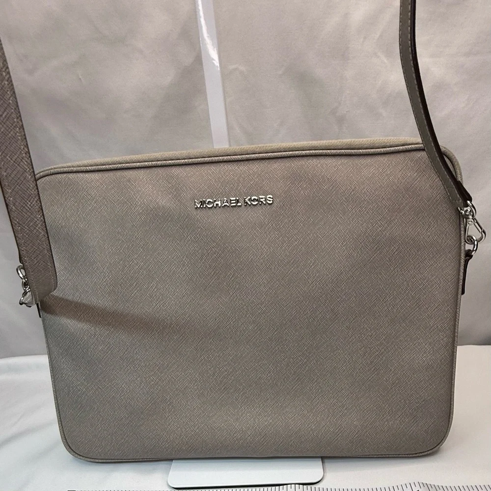 Michael Kors Laptop Bag in Gray EUC Men's or Women’s.